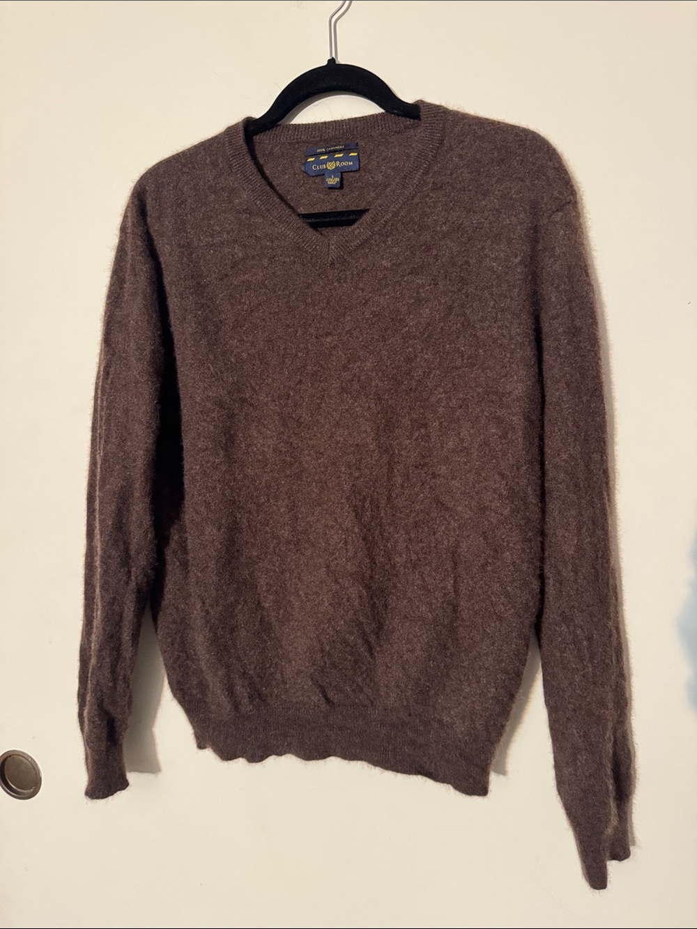 Club Monaco Men's V-Neck Cashmere Sweater in Chocolate Brown